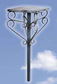 Скамейки и столы из металла