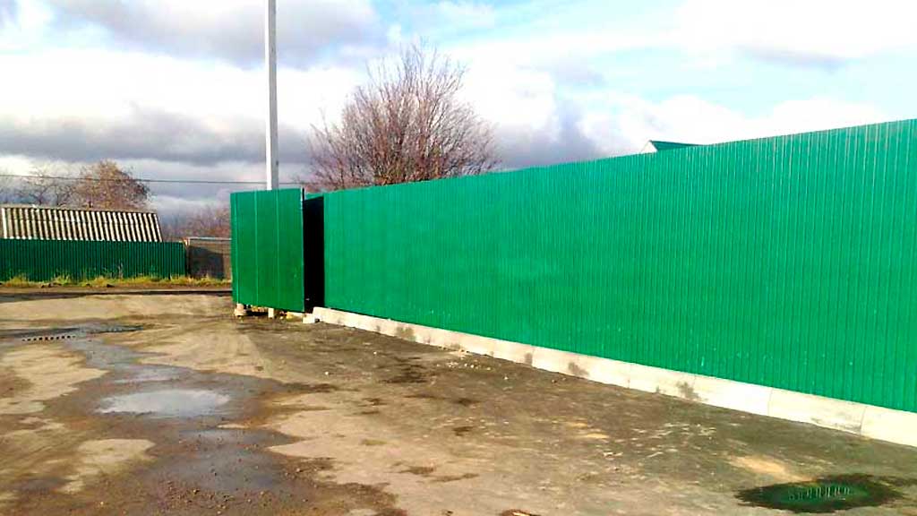 забор из профнастила зелёный