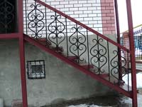 Лестница и металлические перила