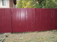 Металлический забор сварной с элементами ковки