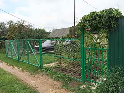 Заборы из сетки рабица